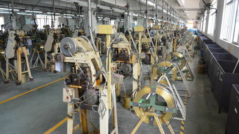 金属拉链车间 metal zipper workshop